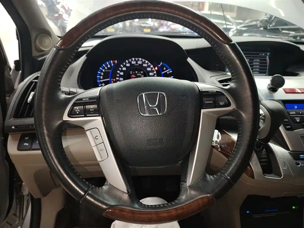 Honda Odyssey 2015 — фото 7