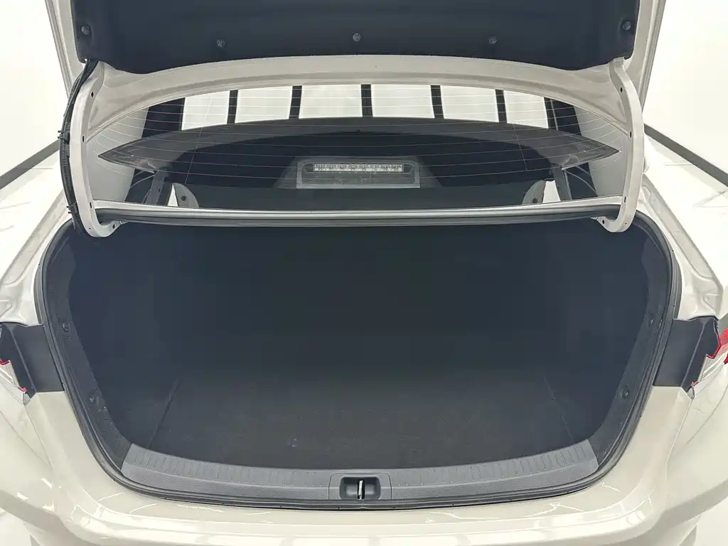 Toyota Corolla 2023 — фото 16