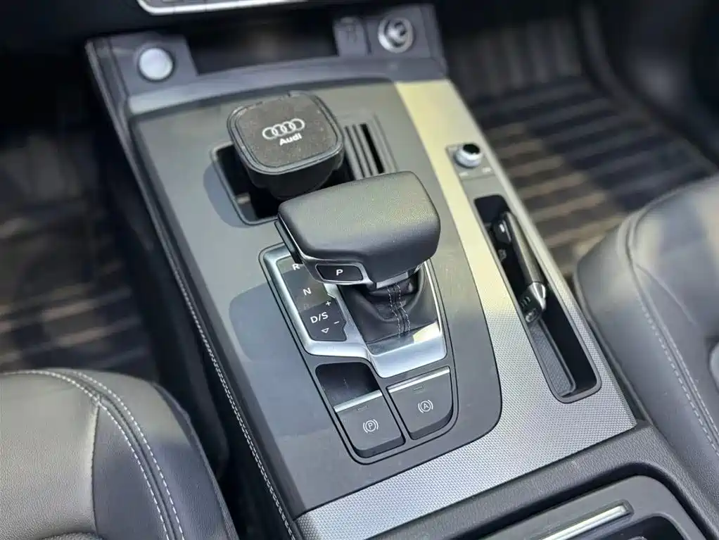Audi Q5L 2023 — фото 14