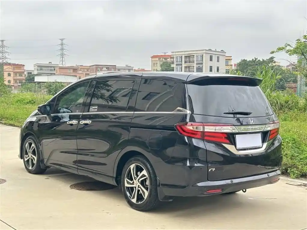 Honda Odyssey 2016 — фото 9