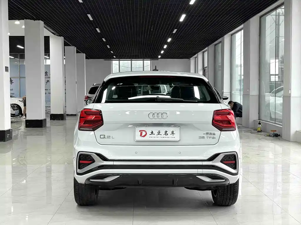 Audi Q2L 2023 — фото 5