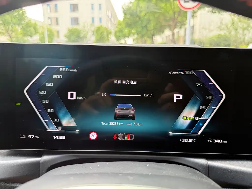 BMW i4 2025 — фото 8