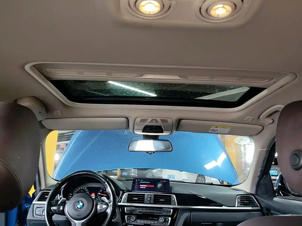 BMW 3 Series 2018 — фото 18