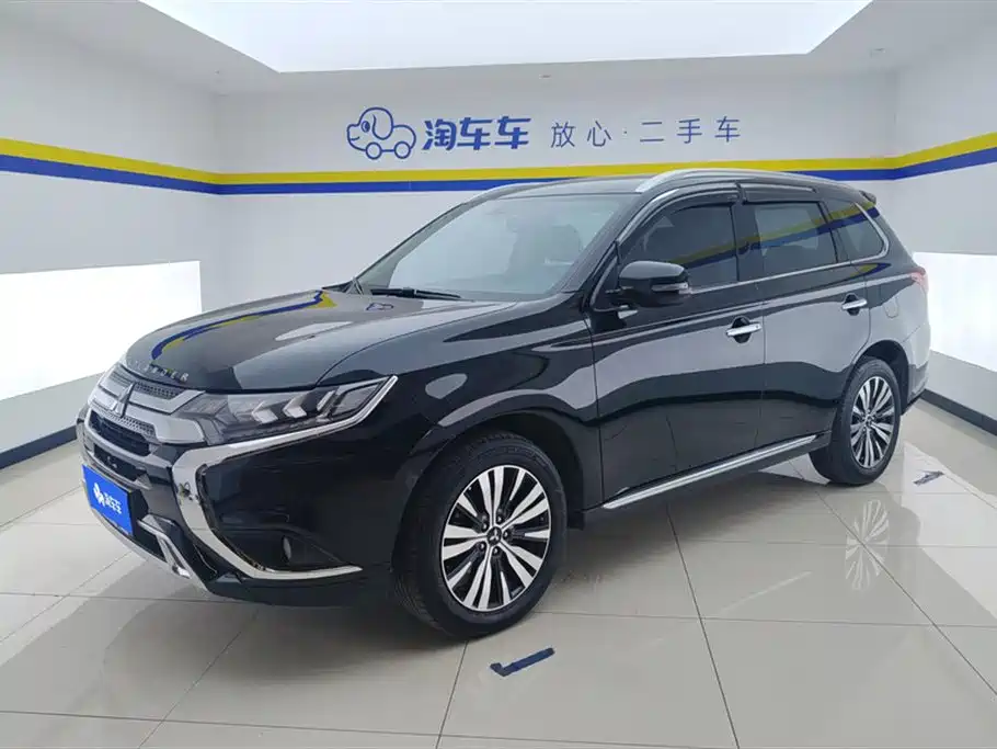 Mitsubishi Outlander 2021 — фото 1