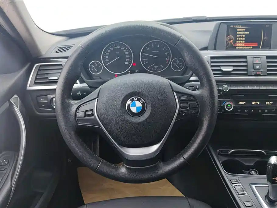 BMW 3 Series 2016 — фото 15