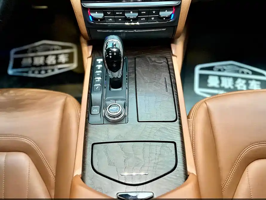 Maserati Quattroporte 2019 — фото 27