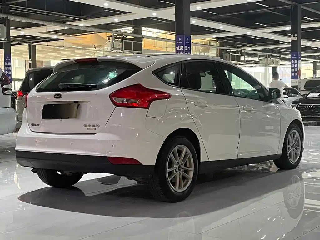 Ford Focus 2015 — фото 4