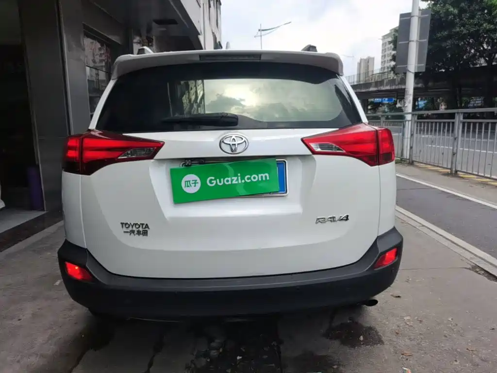 Toyota RAV4 2015 — фото 6
