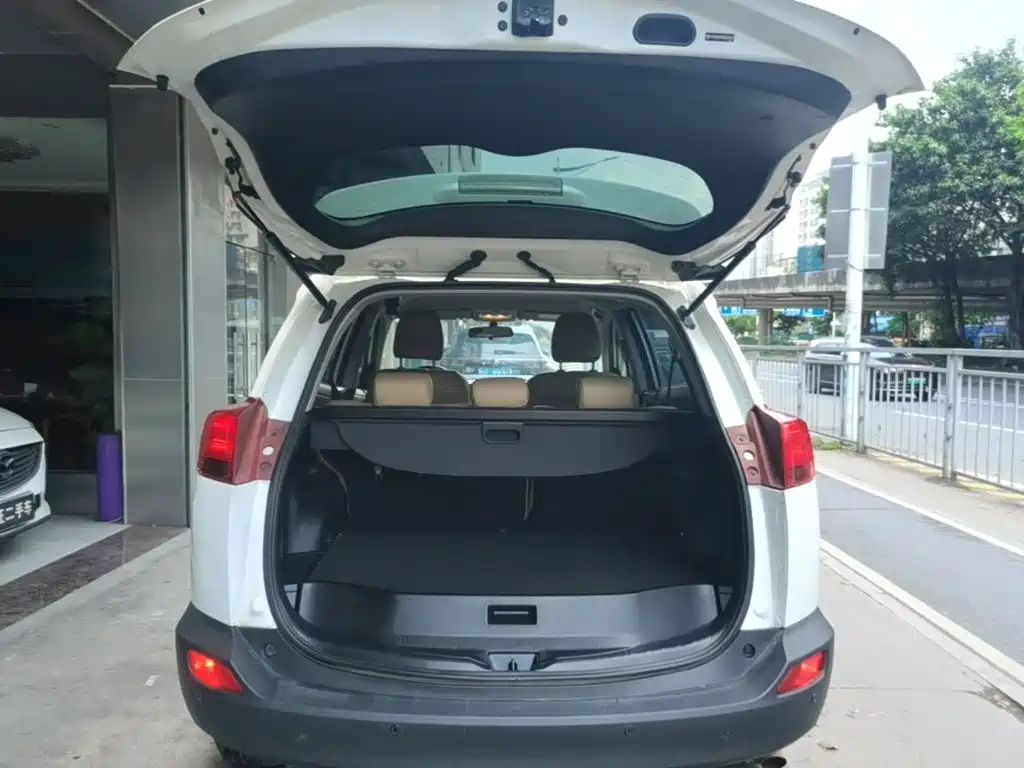 Toyota RAV4 2015 — фото 19