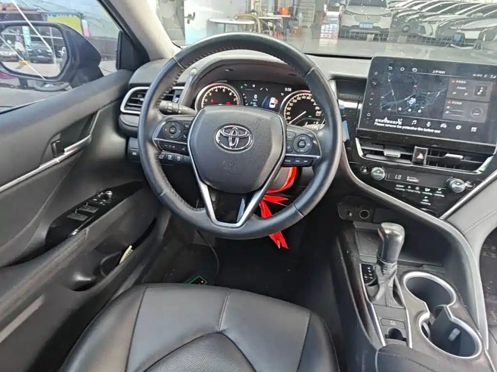 Toyota Camry 2023 — фото 11