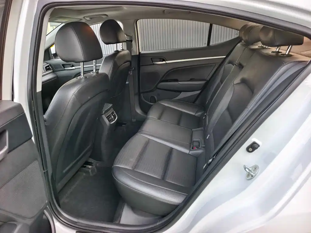 Hyundai Elantra 2020 — фото 11