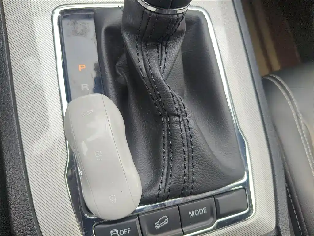 Roewe RX5 New Energy 2020 — фото 17