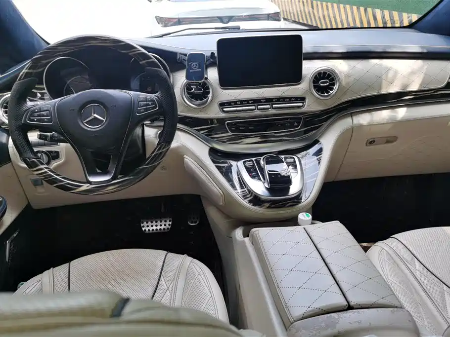 Mercedes-Benz V-Class 2019 — фото 12