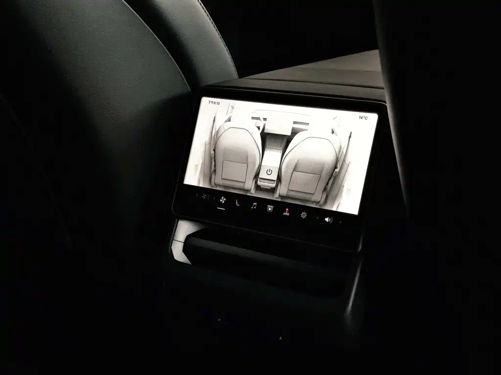 Tesla Model Y 2025 — фото 7