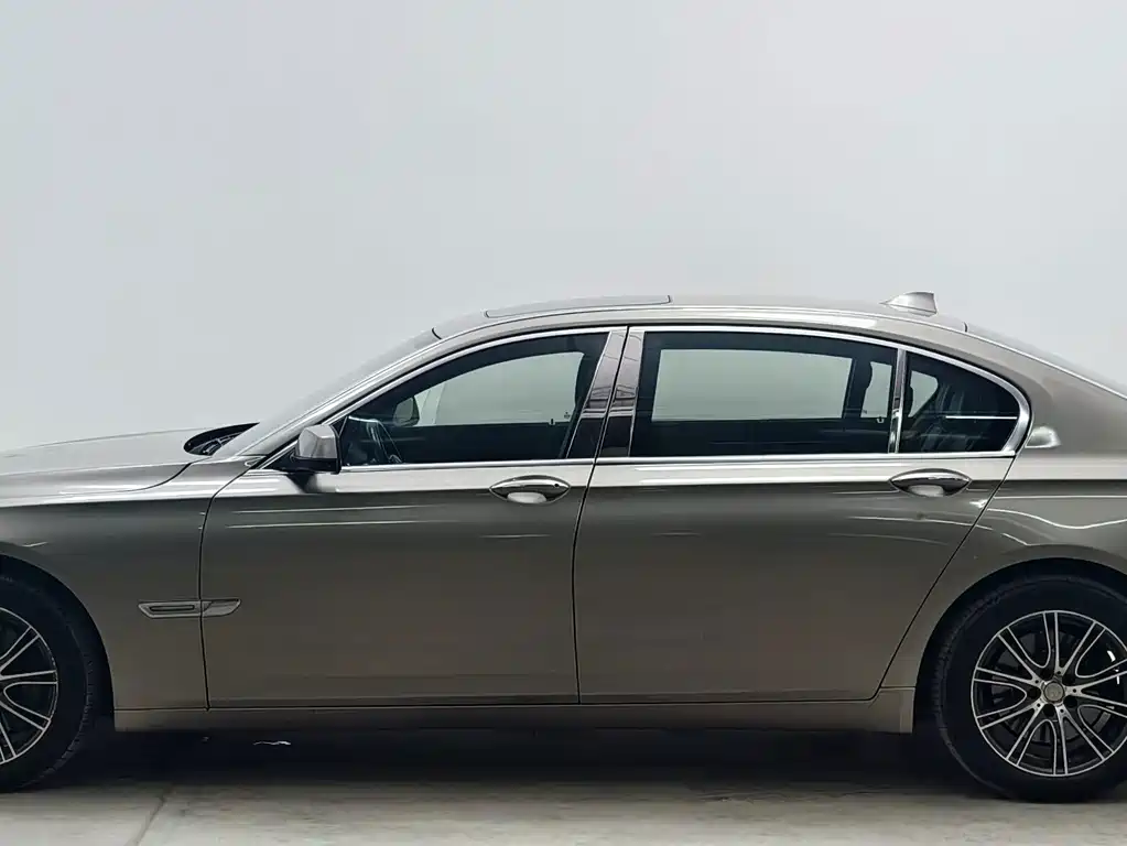 BMW 7 Series 2012 — фото 7
