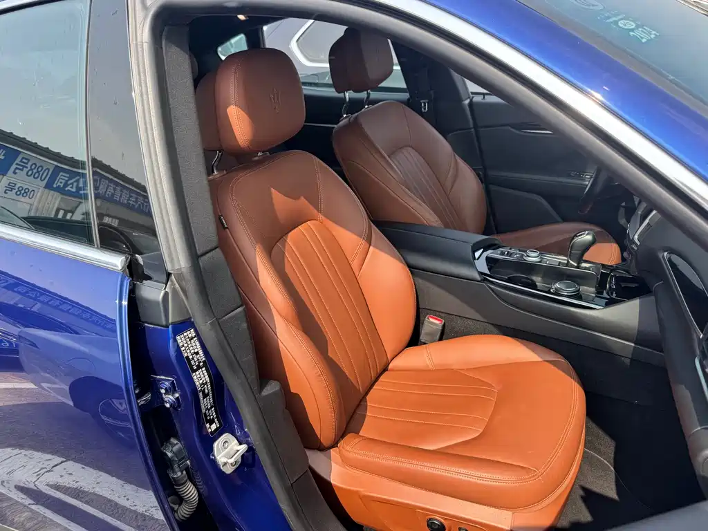 Maserati Levante 2018 — фото 11