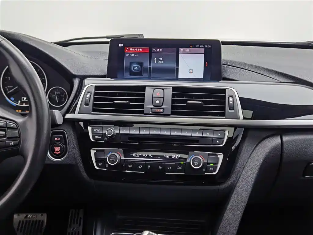 BMW 3 Series 2019 — фото 12