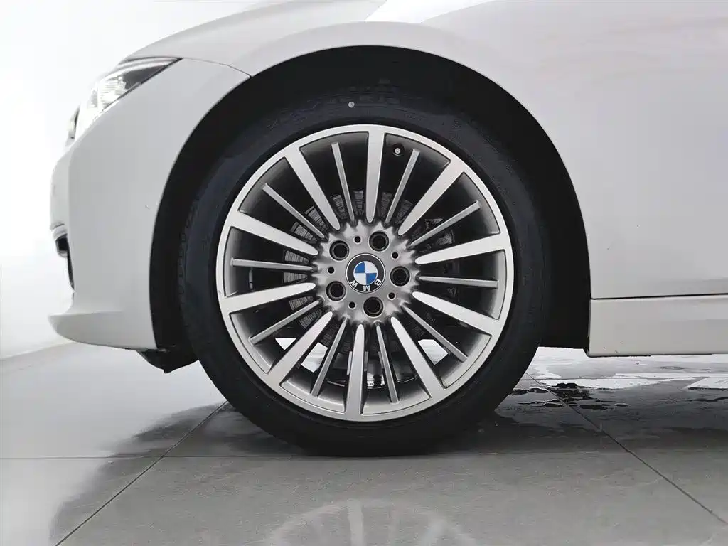 BMW 3 Series 2019 — фото 17