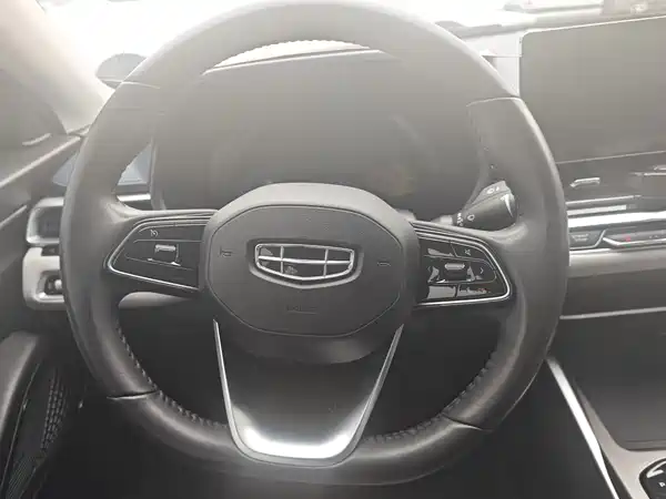 Geely Emgrand 2022