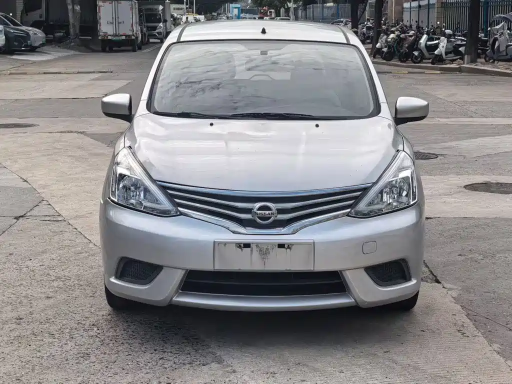 Nissan Livina 2018 — фото 23