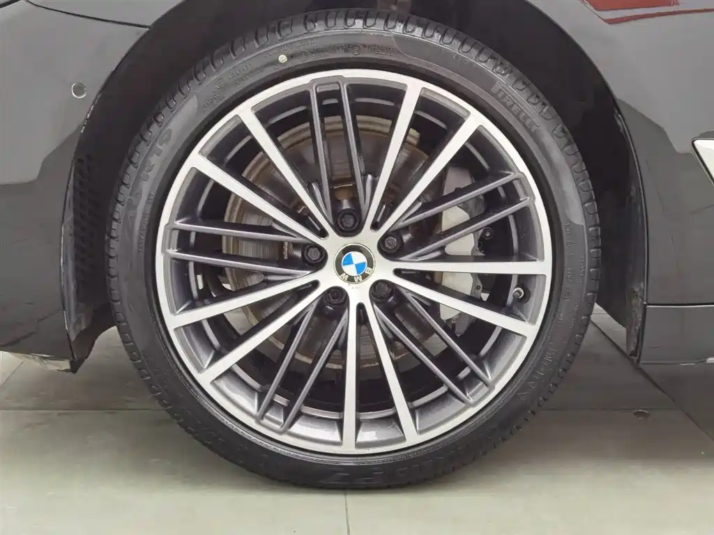 BMW 5 Series 2021 — фото 17
