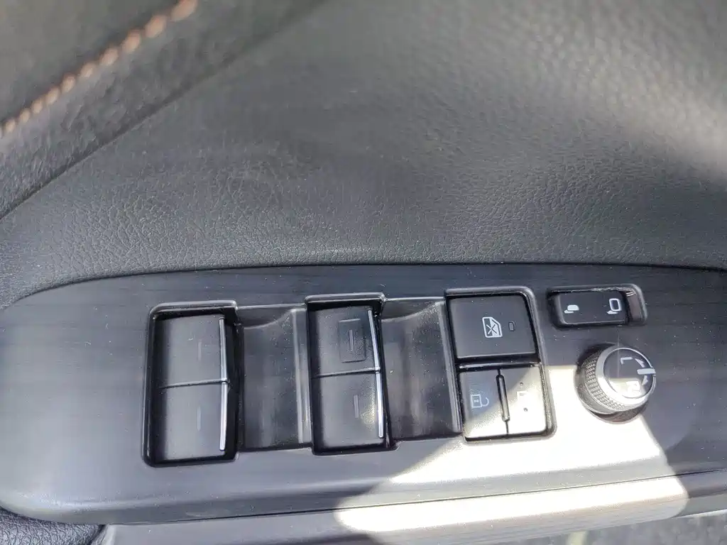 Toyota Camry 2021 — фото 18