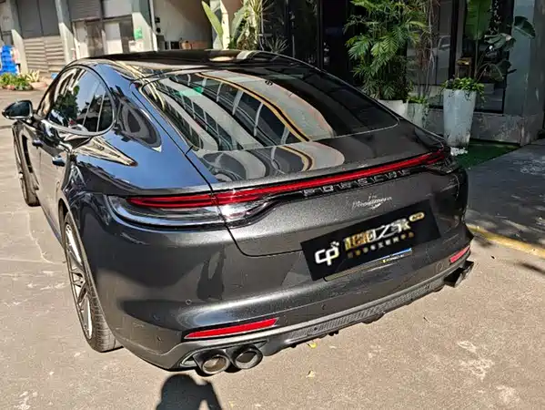 Porsche Panamera 2022