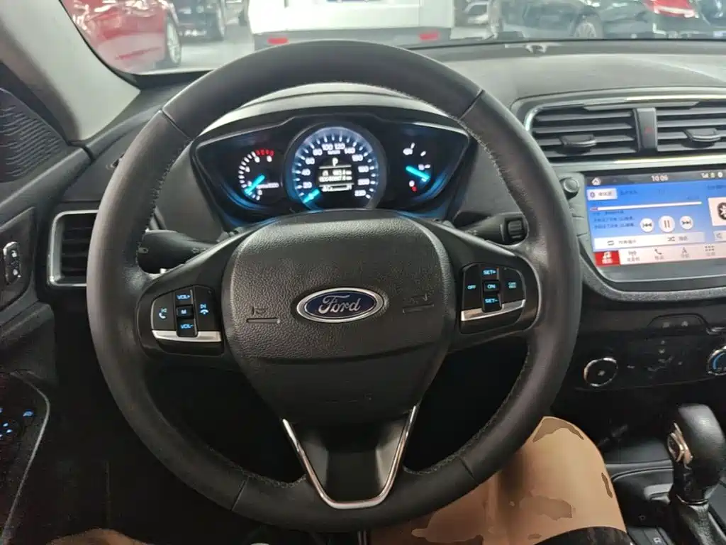 Ford Escort 2019 — фото 11