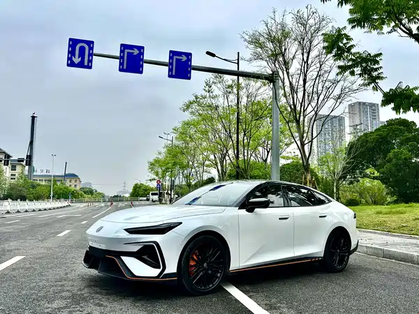 Changan UNI-V 2025