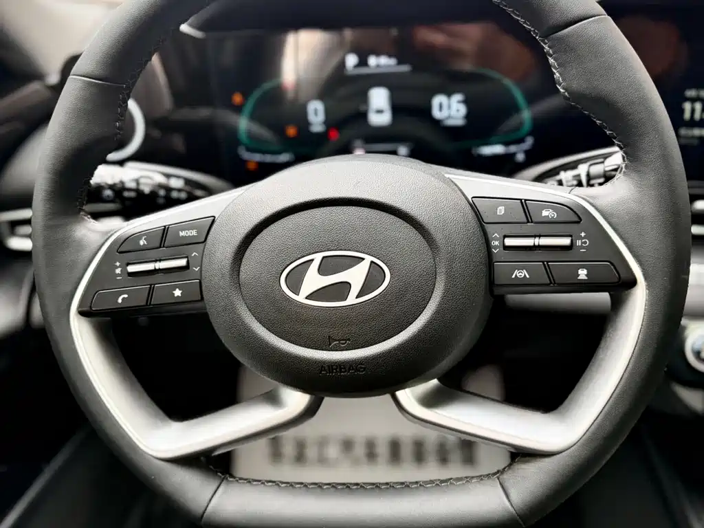 Hyundai Elantra 2023 — фото 23
