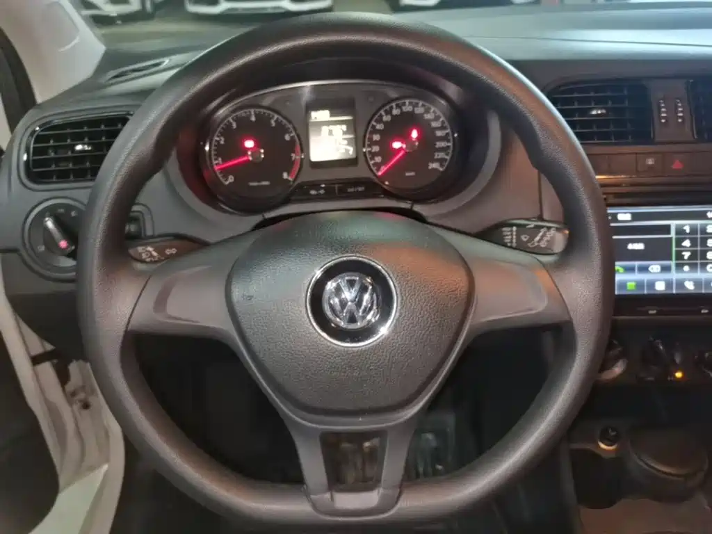 Volkswagen Polo 2015 — фото 11