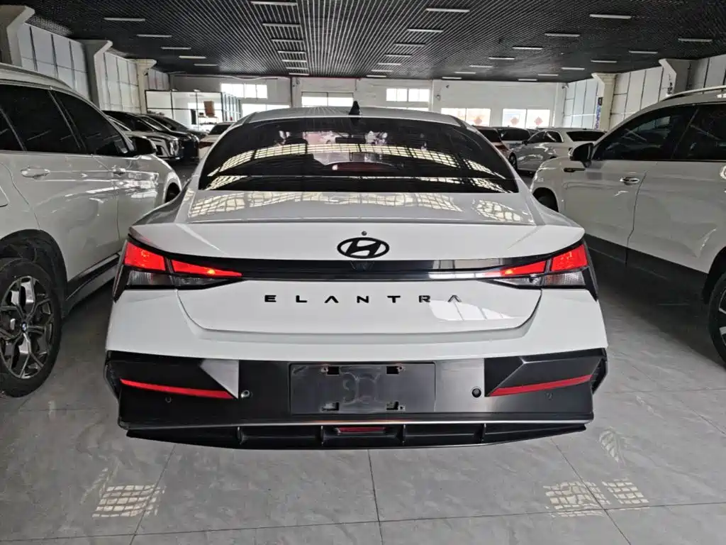 Hyundai Elantra 2024