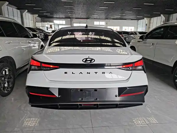 Hyundai Elantra 2024