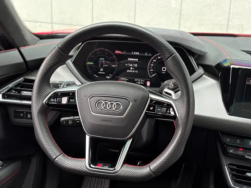 Audi RS e-tron GT 2024 — фото 16
