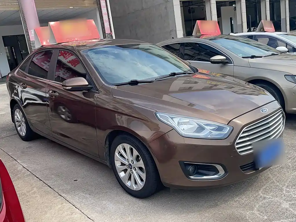 Ford Escort 2015 — фото 12