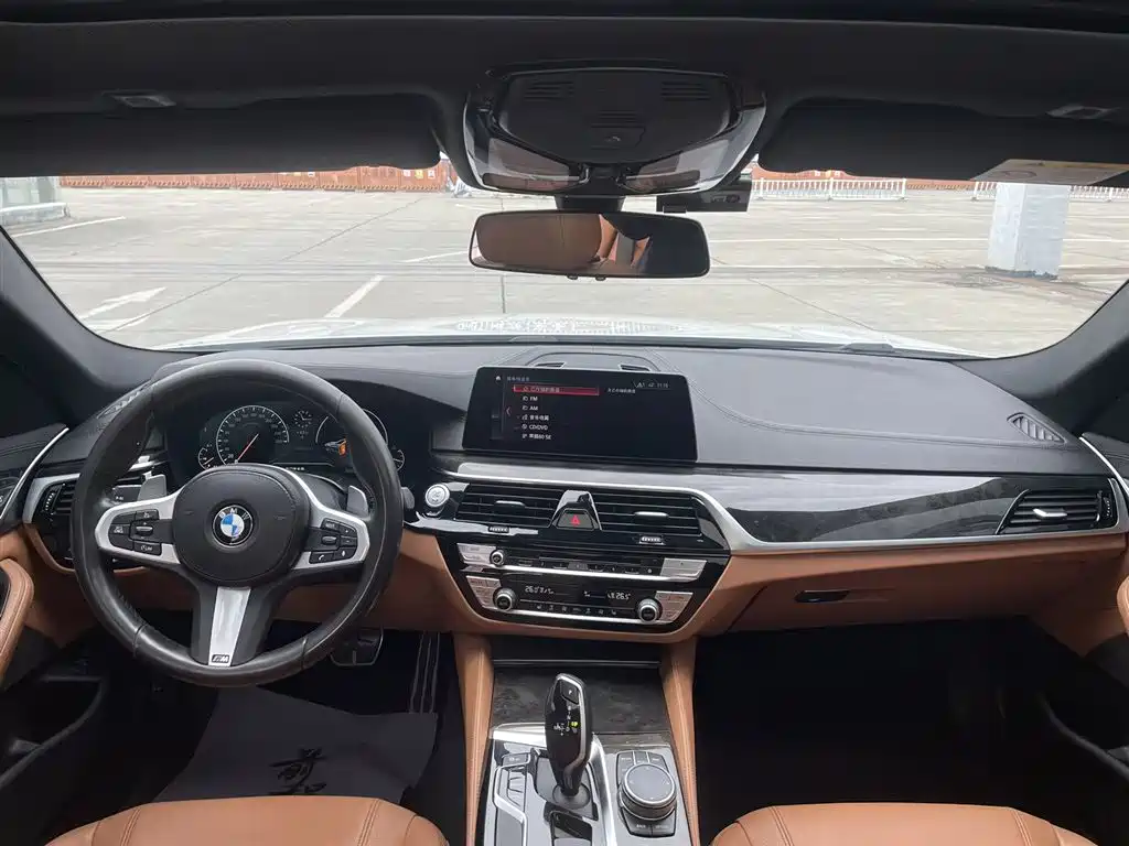 BMW 5 Series 2019 — фото 9