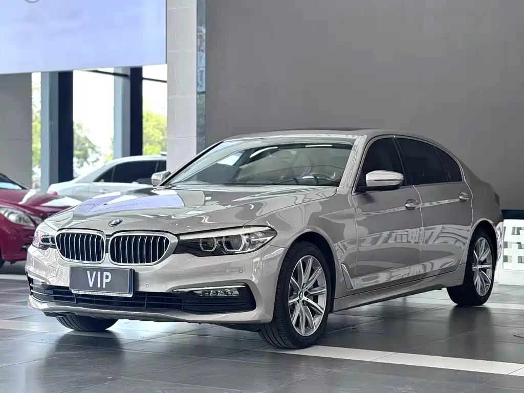 BMW 5 Series 2018 — фото 1