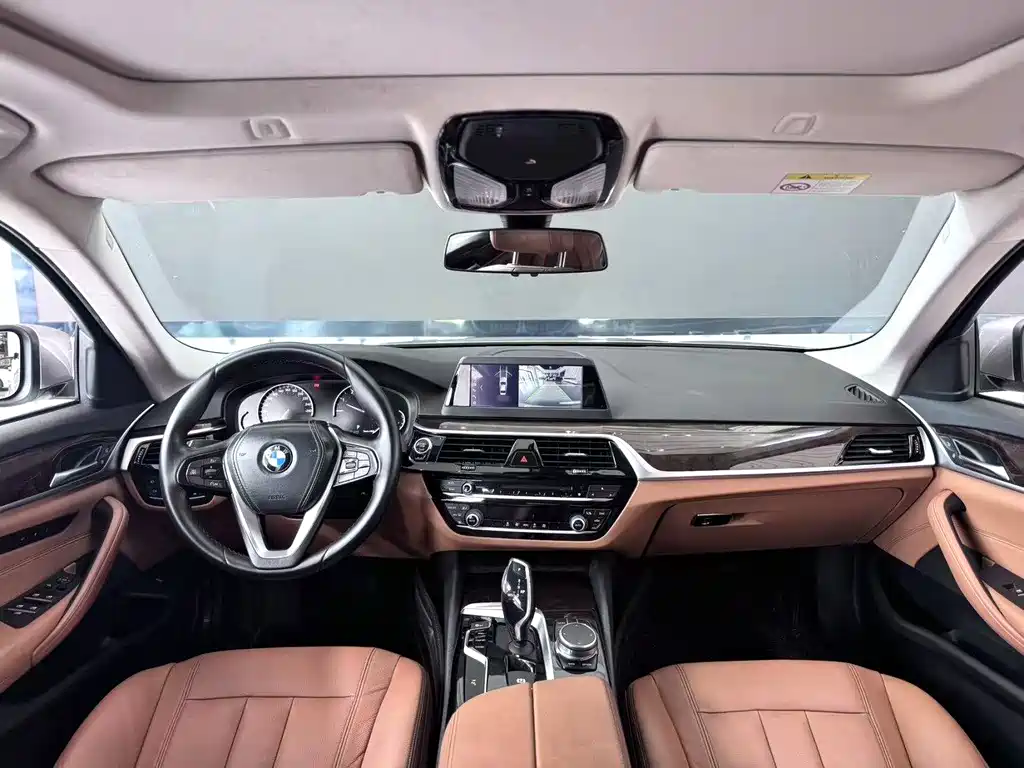 BMW 5 Series 2018 — фото 5