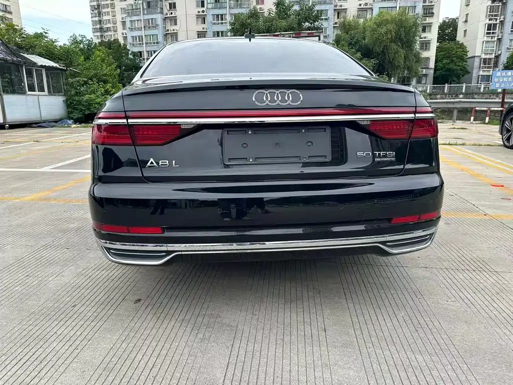 Audi A8 2022 — фото 11