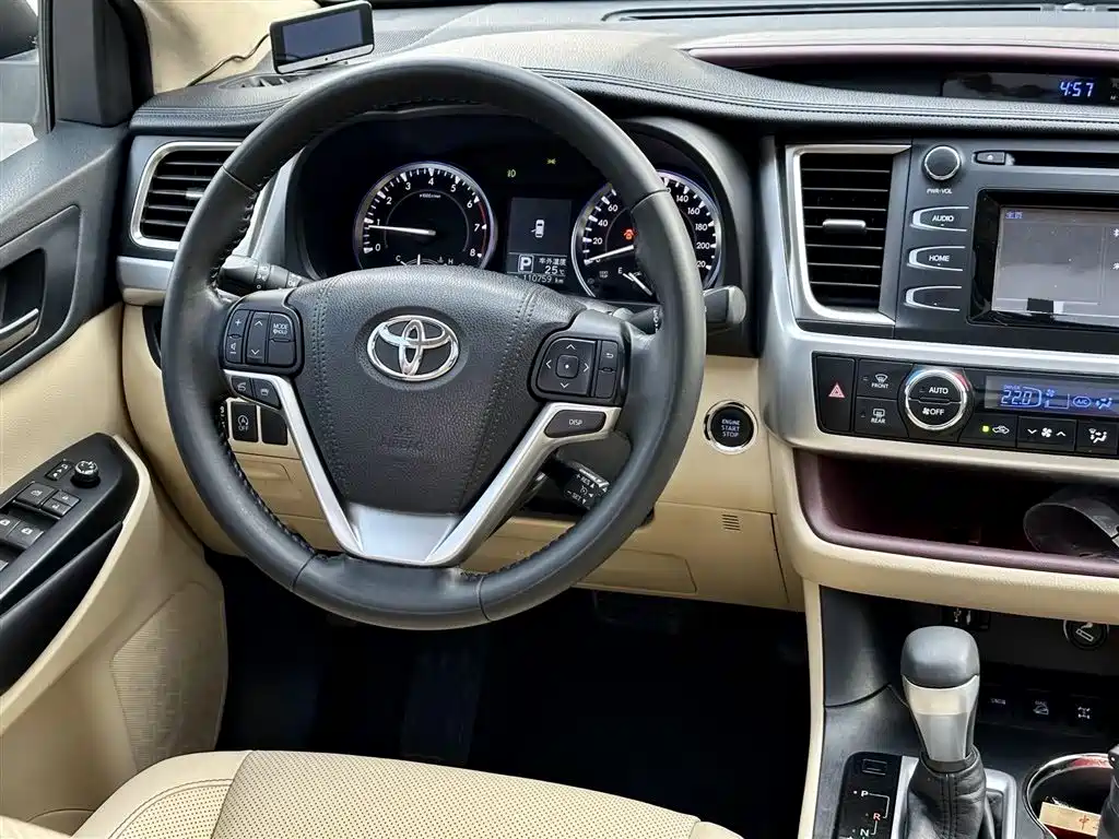 Toyota Highlander 2015 — фото 9