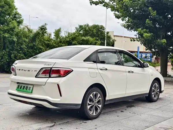 Venucia D60 EV 2022