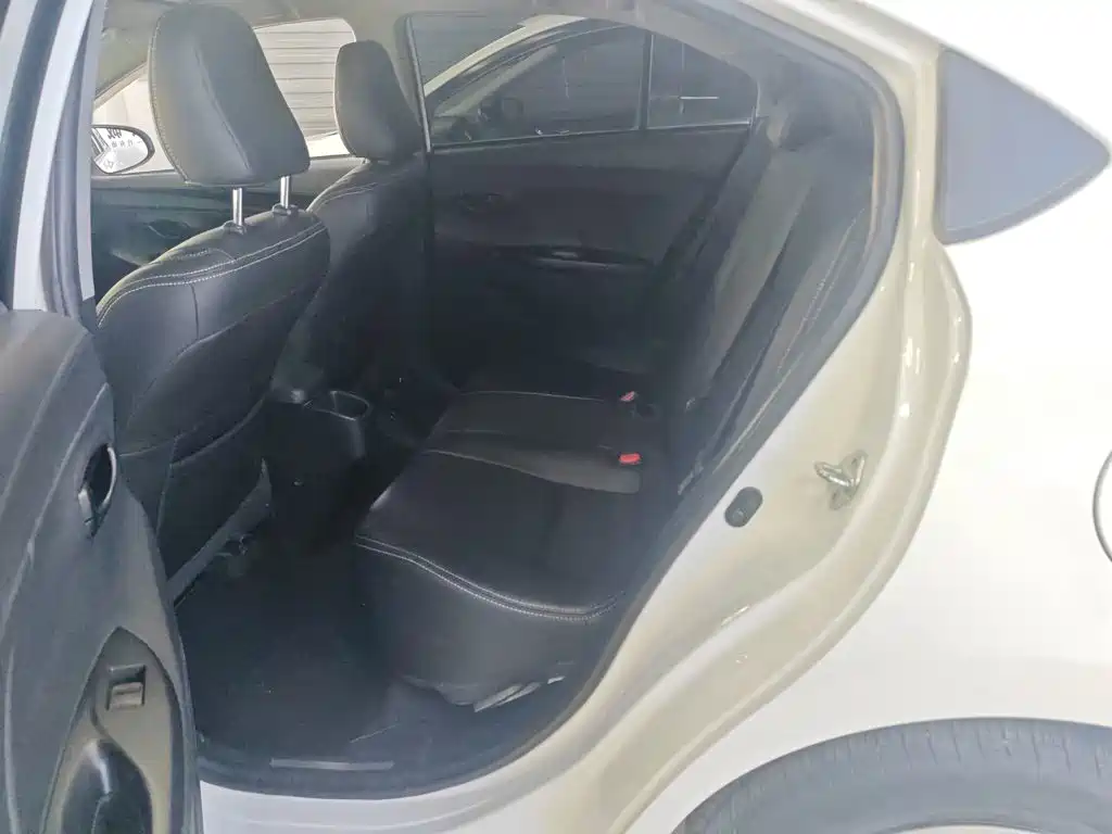 Toyota Yaris L 2020 — фото 13