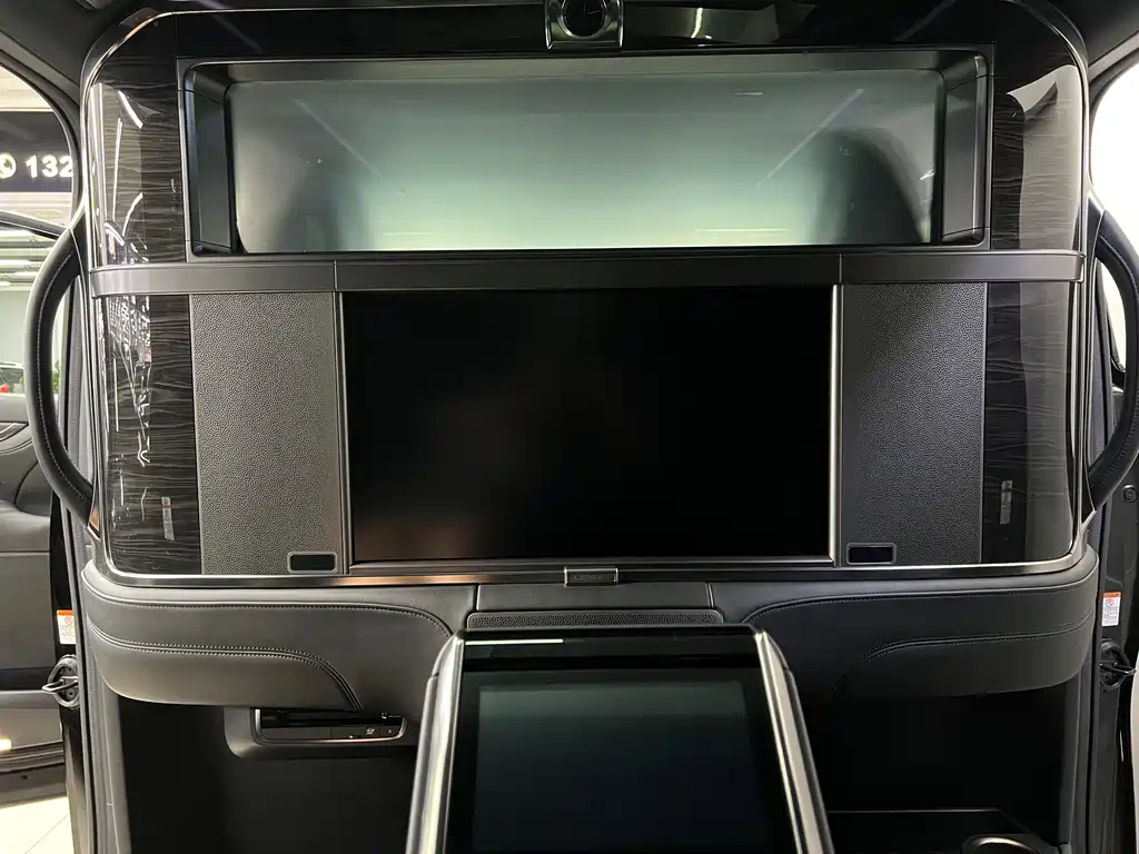 Lexus LM 2021 — фото 9
