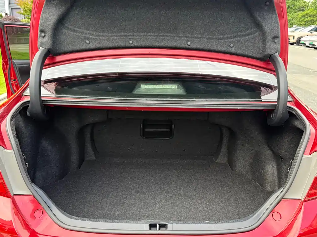 Toyota Camry 2014 — фото 10