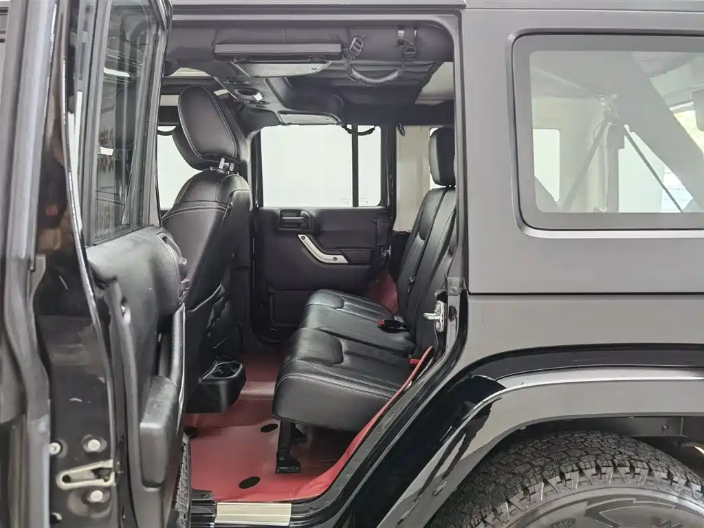 Jeep Wrangler 2017 — фото 15