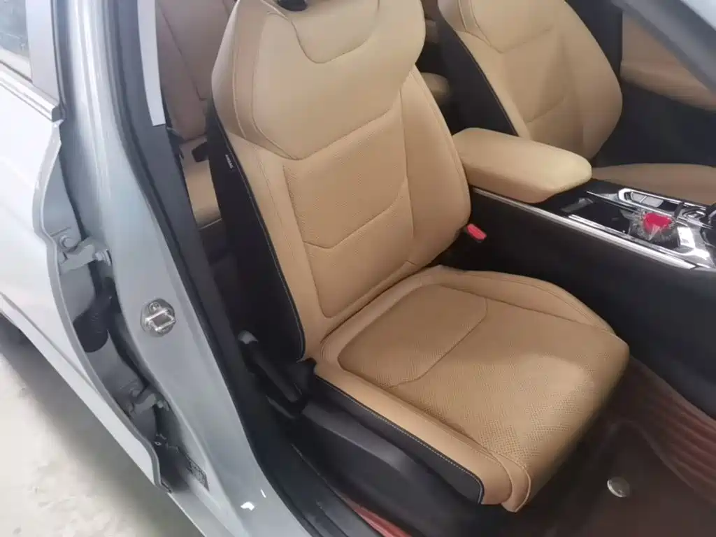 Geely Emgrand L Hip 2025 — фото 20