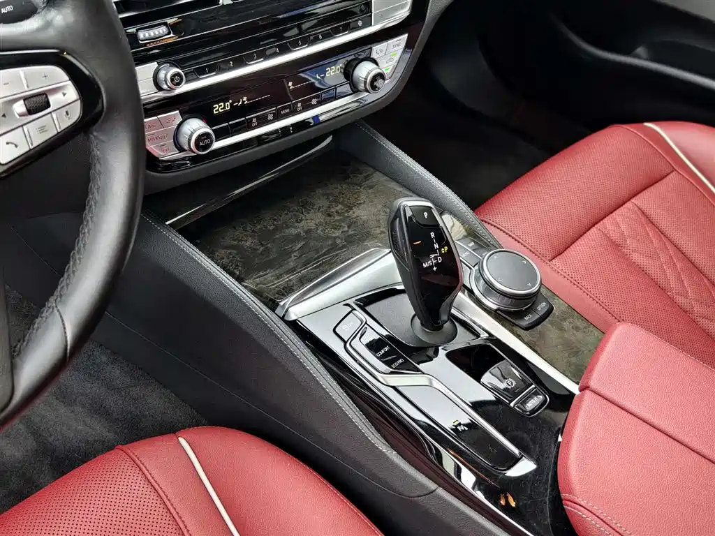 BMW 5 Series 2022 — фото 14
