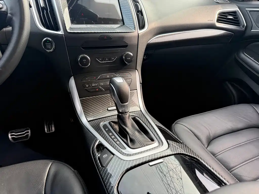Ford Edge 2016 — фото 12