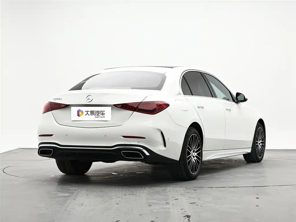 Mercedes-Benz C-Class 2024 — фото 3