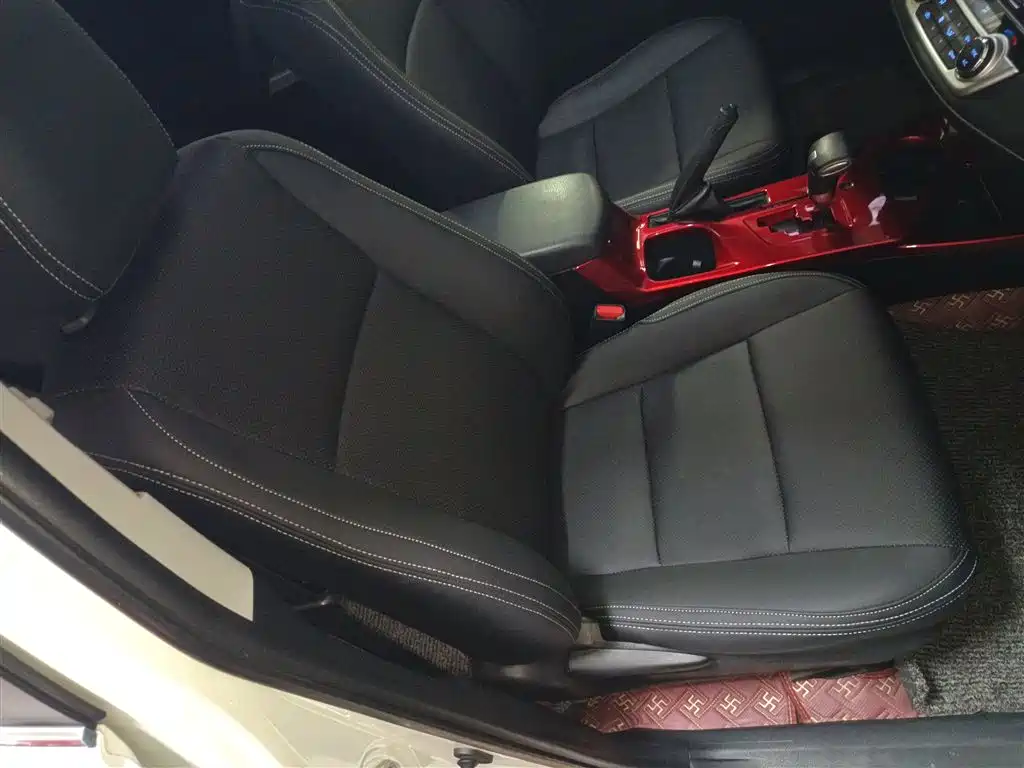 Toyota RAV4 2017 — фото 16